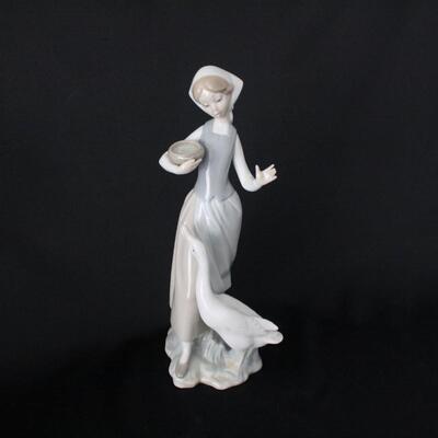 Lot #244: Lladro #1052 Girl with Goose Porcelain Figurine