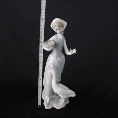 Lot #244: Lladro #1052 Girl with Goose Porcelain Figurine