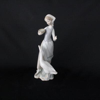 Lot #244: Lladro #1052 Girl with Goose Porcelain Figurine