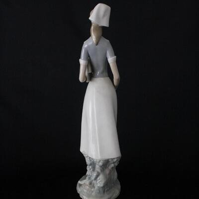 Lot #238: Lladro #4603 Nurse Porcelain Figurine 