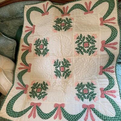 Lot 390 Pretty Lap/Baby Quilt Pink Roses Green Garland 37x44