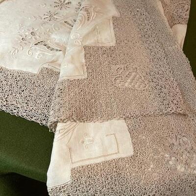 Lot 391 Antique Ecru Linen Banquet Table Cloth Tatted Embroidered Cutwork 