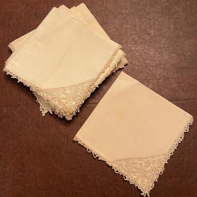 Lot 392  AntiqueTatted Table Runner, Placemats & Napkins