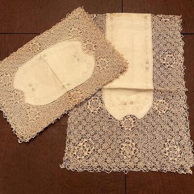 Lot 392  AntiqueTatted Table Runner, Placemats & Napkins
