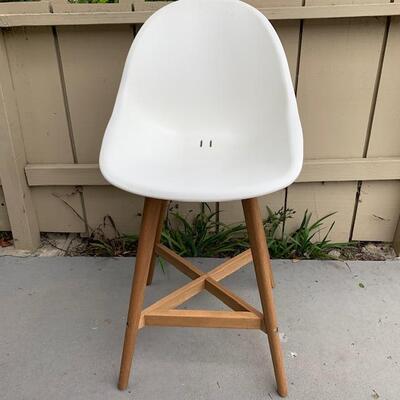 Lot 401 Ikea "Fanbyn" Chair Assembled Molded Seat Wooden Legs Mod Design |  EstateSales.org