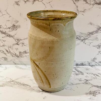 Lot 404 Group 3 pcs Studio Pottery Artist Signed