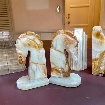 Lot 415 Onyx Bookends 2 Pairs + 2 Single Horses 6.5"