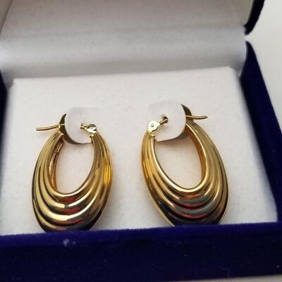 Lot #109  14kt Yellow Gold Hoop Earrings in original box