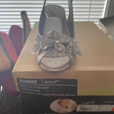 Size 7 mostly new w tags ladies shoes and rack 