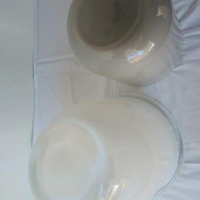 Lot of 2 vases