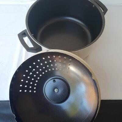 Small white enamel pot/strainer