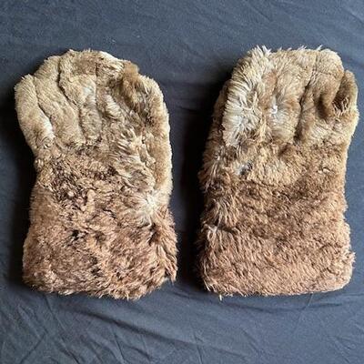 LOT#19: Vintage Beaver Driving Gloves