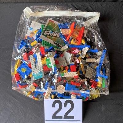 LOT#D22: 4 Pounds of Assorted Legos