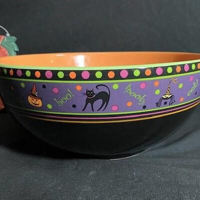 LOT#131: Halloween DÃ©cor Lot Including Longaberger Bowl