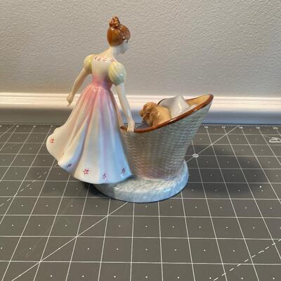 #604 Royal Doulton Figurine of Woman and Dog 