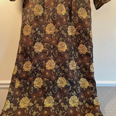 #657 Asian Style Robe, Black and Gold Roses Vintage 