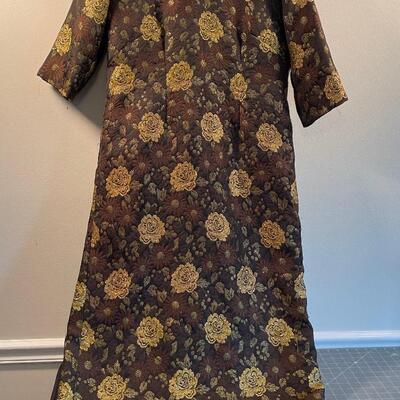 #657 Asian Style Robe, Black and Gold Roses Vintage 