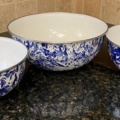 #681 Enamel Mixing Bowls with Lids 