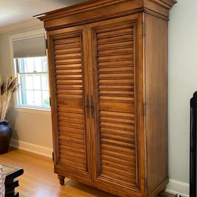 Tommy Bahama queen bedroom set 