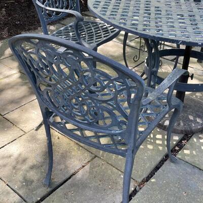 Beautiful outdoor table and chairs (umbrella not for sale)