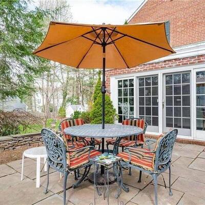 Beautiful outdoor table and chairs (umbrella not for sale)