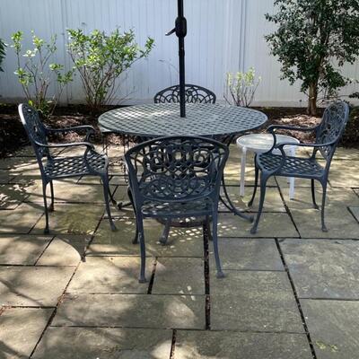 Beautiful outdoor table and chairs (umbrella not for sale)