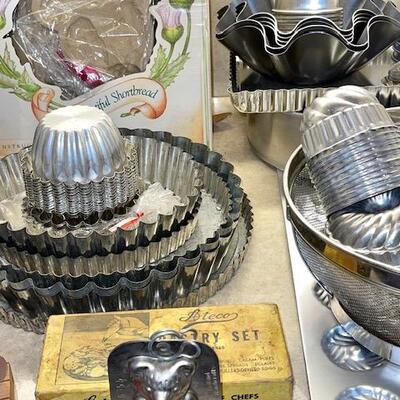 Lot 426 Collection of Home Baking Pans Molds Cookies Press Muffins Chocolate France Holland