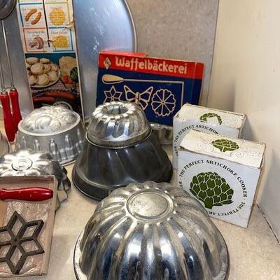 Lot 427 Group Antique Molds & Tins Waffle Toast Treat Press Artichoke Cookers Rosette Irons