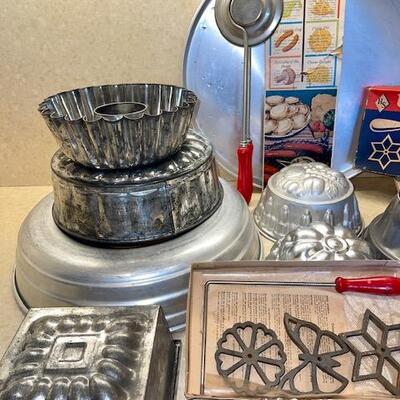 Lot 427 Group Antique Molds & Tins Waffle Toast Treat Press Artichoke Cookers Rosette Irons