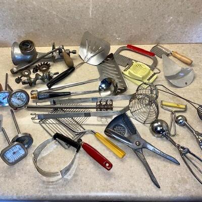Lot 429 Group Kitchen Utensils Meat Grinder Sunkist Lemon Press Thermos Plus More