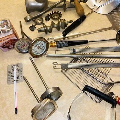 Lot 429 Group Kitchen Utensils Meat Grinder Sunkist Lemon Press Thermos Plus More