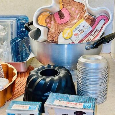 Lot 430 Group Kitchen Baking Supplies Molds Pans Cookie Cutters Ala Creme France