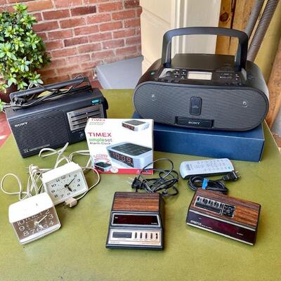 Lot 435 Group Radios & Alarm Clocks CD Player