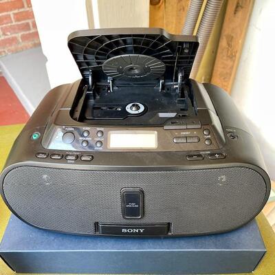 Lot 435 Group Radios & Alarm Clocks CD Player