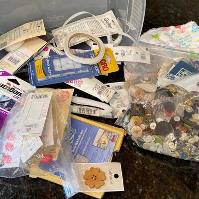 #710 Sewing Items, Mainly Vintage Buttons 