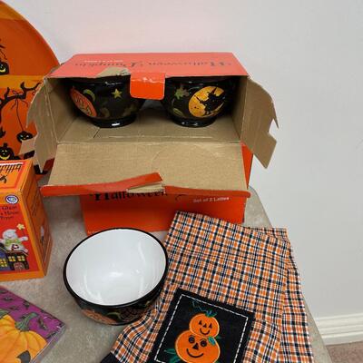 #766B Halloween Dinnerware Plus  in Original Box 