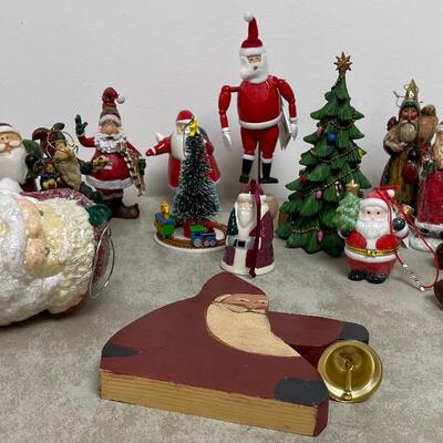 #782B Small Santa Figurines and Trees. 