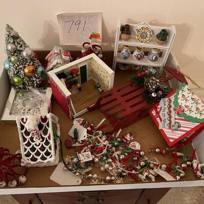 #791U  Tray of Christmas Small Trinkets