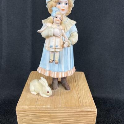  JAN HAGARA MUSIC BOX - ALLISON FOR THE GOOD TIME H3008 - GIRL WITH DOLL 1985