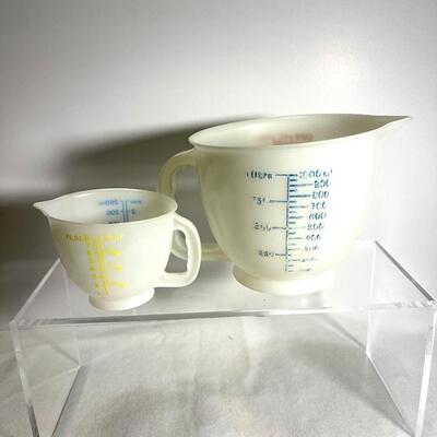 Vintage Tupperware Liquid Measuring Cup Set