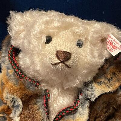 Teddy bear Eskimo with seal