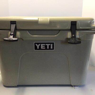 283 YETI Tundra 35 Cooler 