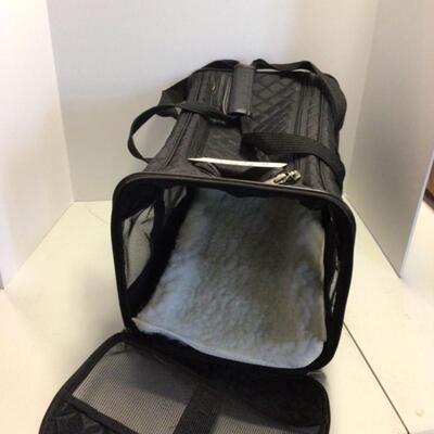 289 Sherpa’s Large Pet Carrier