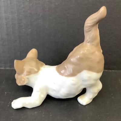 C2190 Lladro Porcelain Cat Figurine