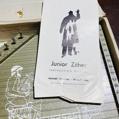 Lot 451  Vintage Jr. Zither - La Centra Macica Delux Made in Italy