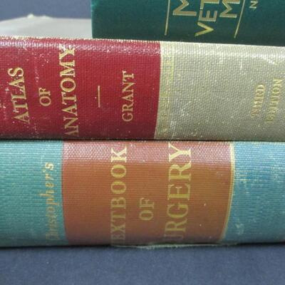 Lot 5 - Medical & Veterinary Reference Books