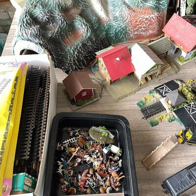 BB 474  Large lot of HO trains Passenger & Freight Locomotives Transformer 