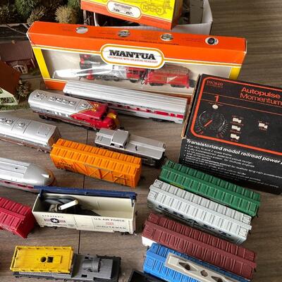 BB 474  Large lot of HO trains Passenger & Freight Locomotives Transformer 
