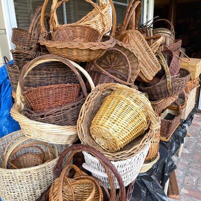 BB 478 Mountain of Baskets