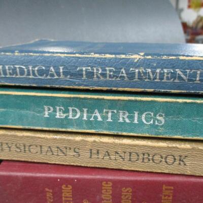 Lot 23 - Medical Reference Books